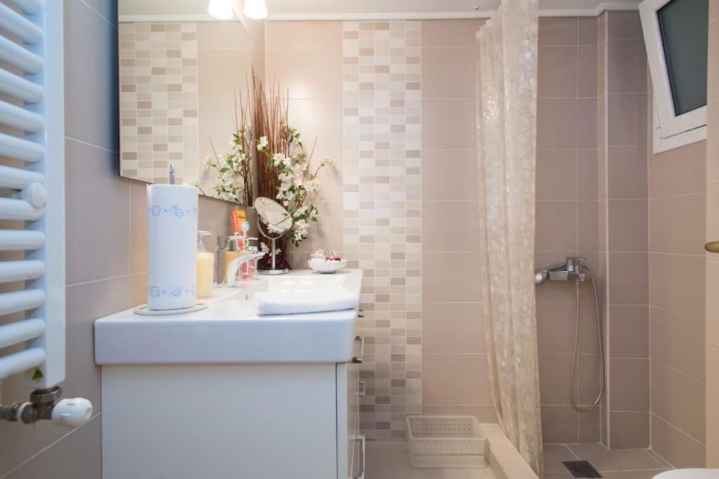 Top-Rated 1-Bedroom Apartment In The Heart Of Афины Экстерьер фото