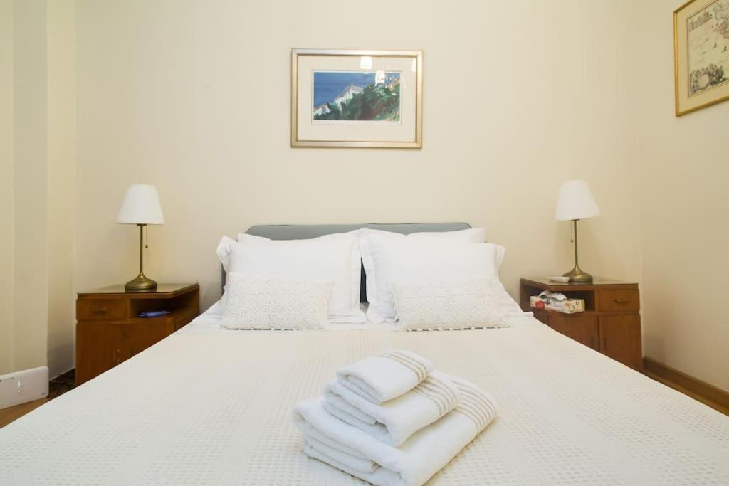 Top-Rated 1-Bedroom Apartment In The Heart Of Афины Экстерьер фото