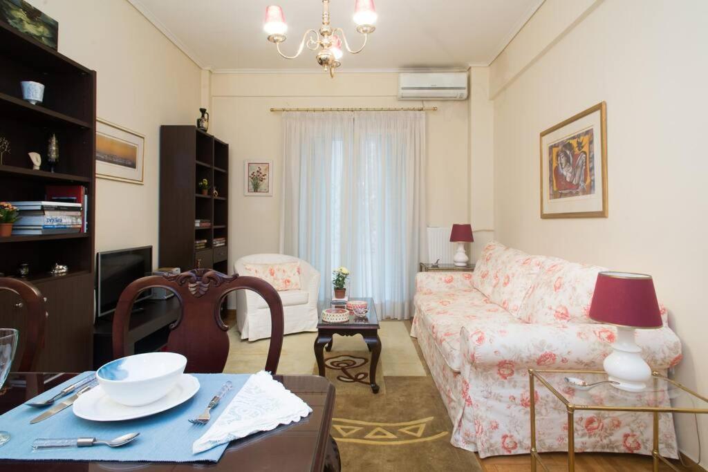 Top-Rated 1-Bedroom Apartment In The Heart Of Афины Экстерьер фото