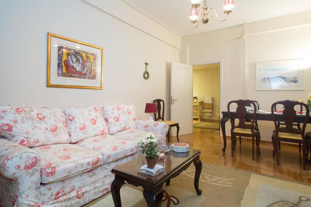 Top-Rated 1-Bedroom Apartment In The Heart Of Афины Экстерьер фото